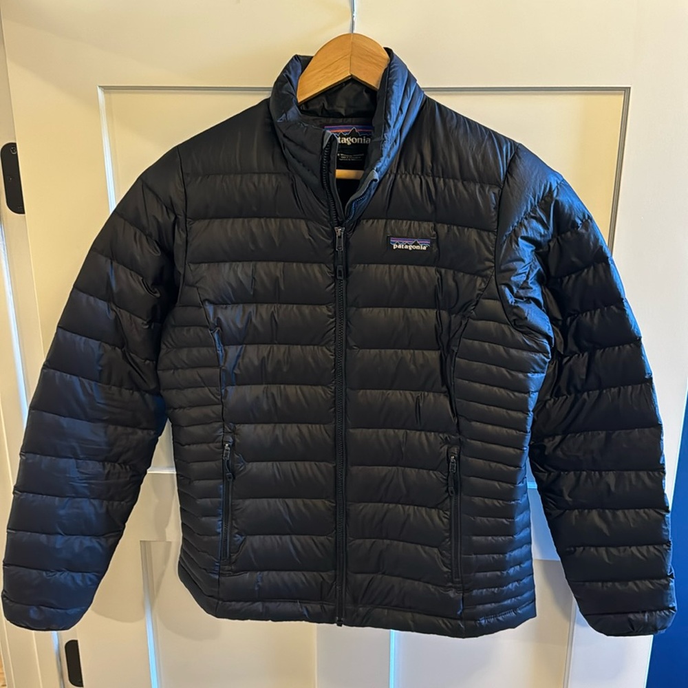 Patagonia women’s down sweater in black, size small